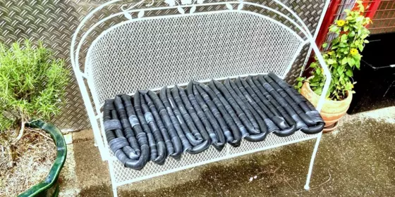 Look at Sitzauflage nach Maß aus gebrauchten Fahrradschläuchen